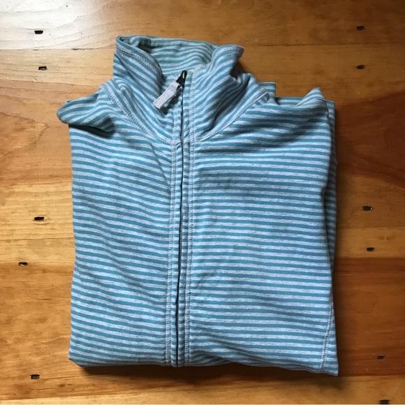 LL.bean women’s sweatshirt. Full zip, size medium, like new. - Picture 3 of 6